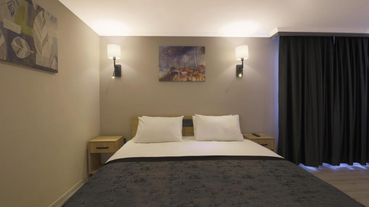 Side Leon Otel Bagian luar foto